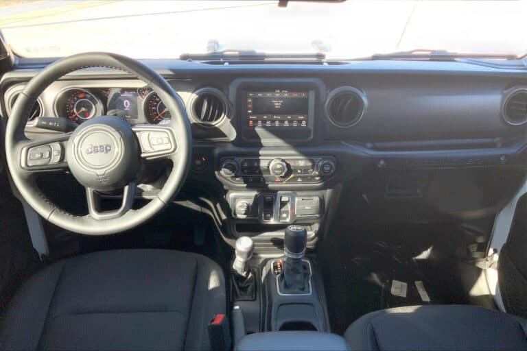 Jeep Wrangler Driving cockpit