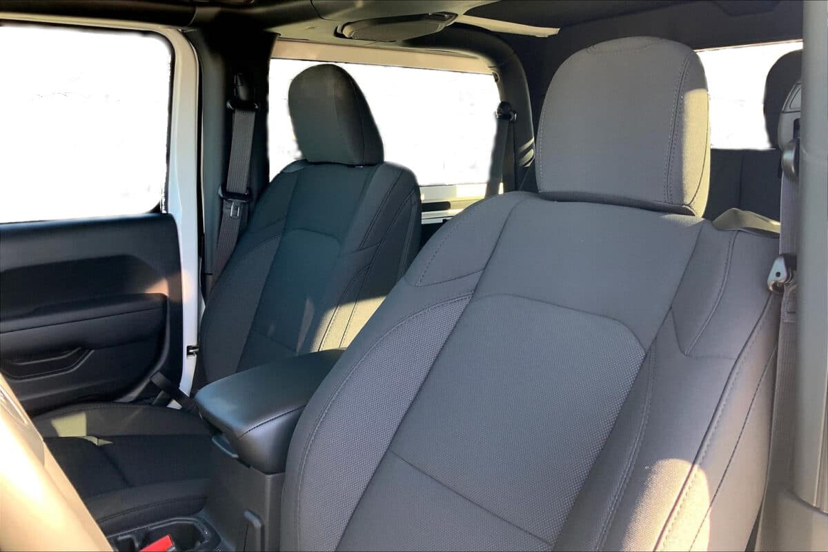Jeep Wrangler Front seats