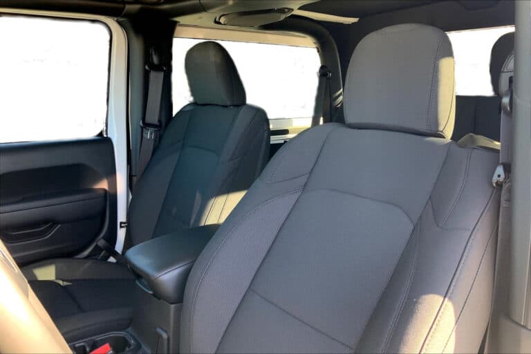 Jeep Wrangler Front seats