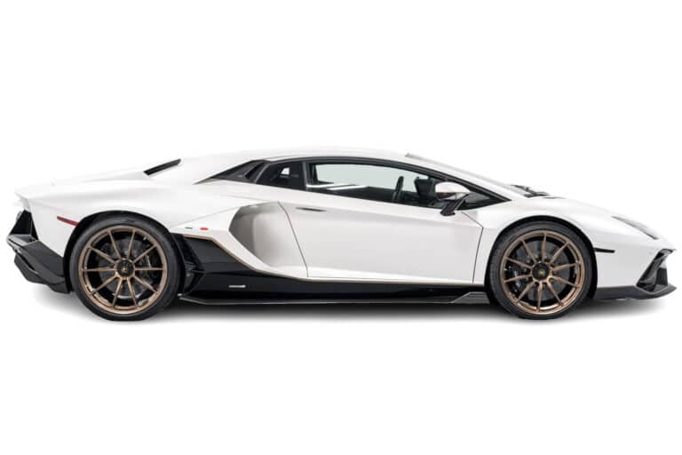 Lamborghini Aventador Side view