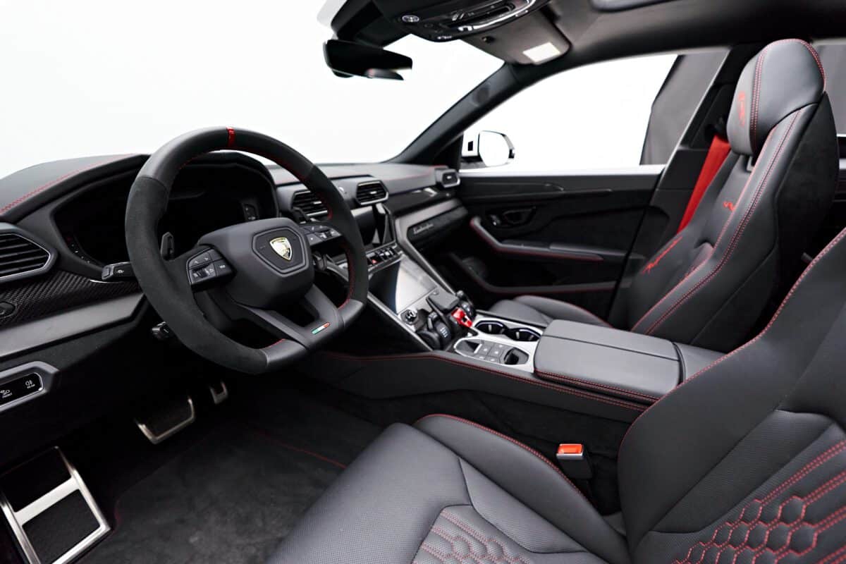 Lamborghini Urus Performante Front interior