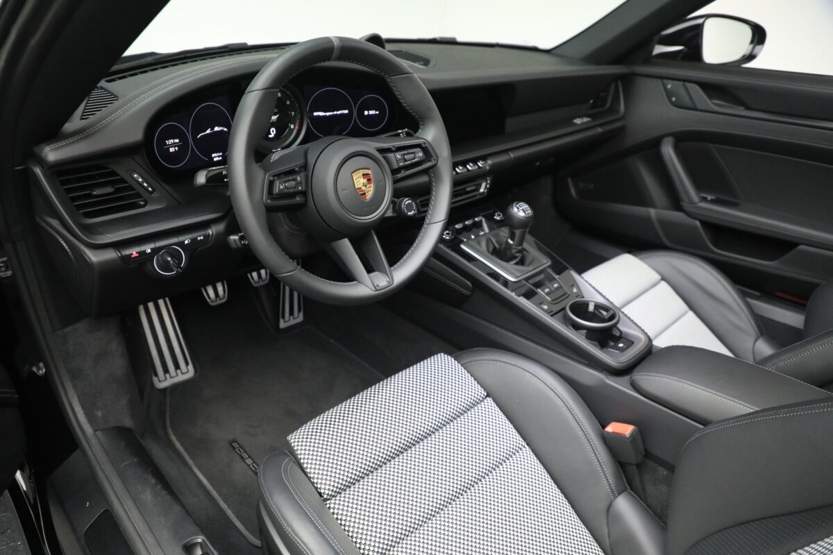 Porsche 911 Targa Cabin layout