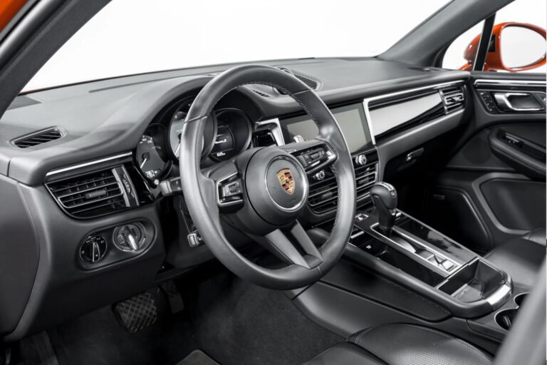 Porsche Cayenne Turbo Driving cockpit