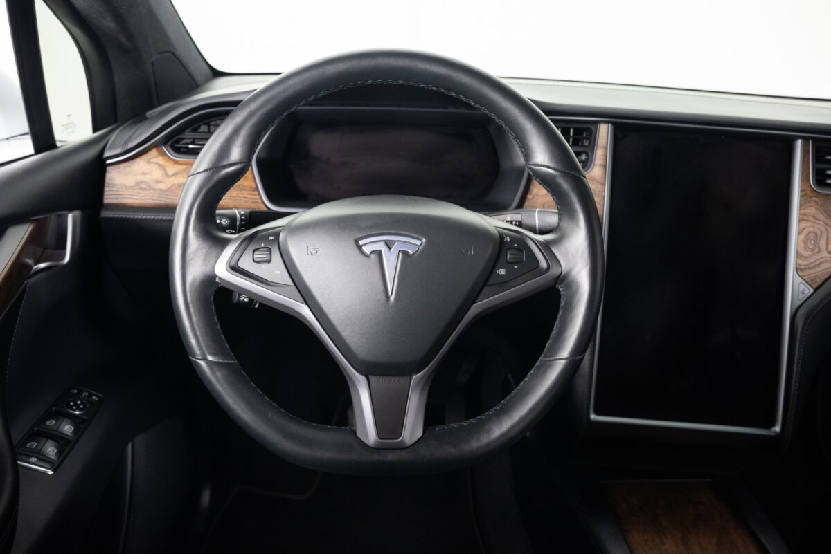 Tesla Model X Steering wheel