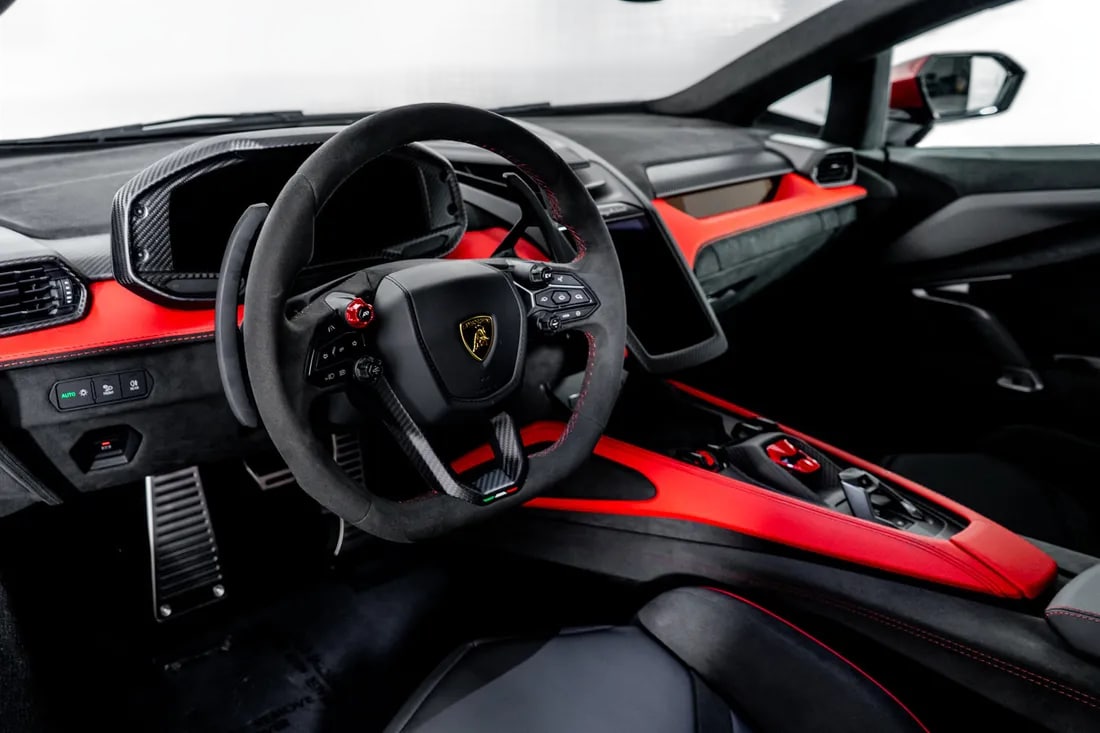 Lamborghini Revuelto Driving wheel