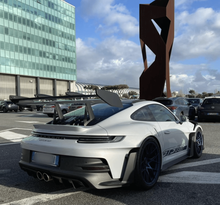 White Porsche 911 992 GT3 RS